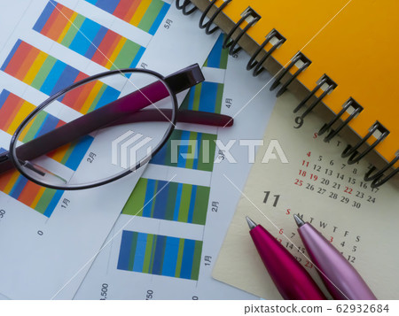 Business image · graph · glasses · calendar · notebook · glasses · W 62932684