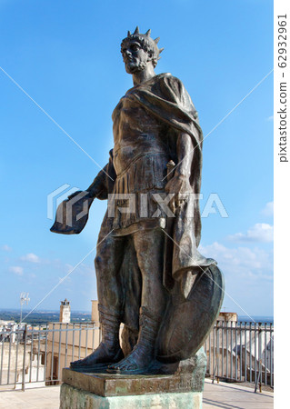 Frederick II monument on Cathedral square of Oria, Frederick II monument on Cathedral square of Oria, 62932961