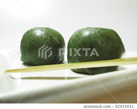 Wormwood Mochi 62933031