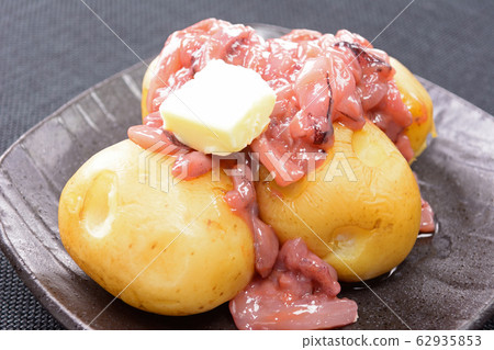 Delicious potato butter with salty sauce 62935853