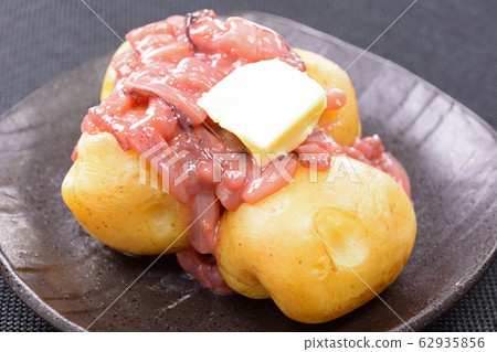 Delicious potato butter with salty sauce 62935856