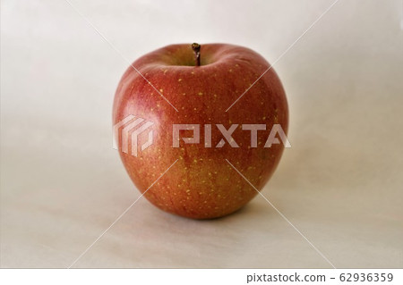 Apple  62936359