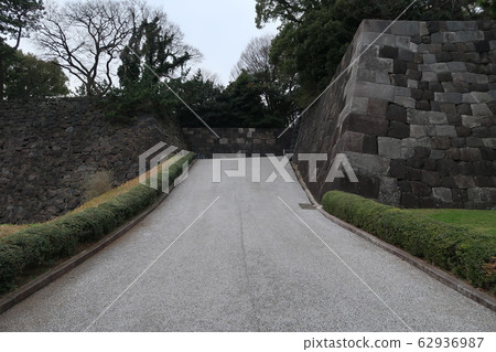 Shiomizaka in the imperial palace where no one is Shiomizaka in the imperial palace where no one is 62936987