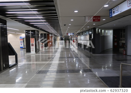 宮殿一側的地下自助餐廳,沒有人受到新的冠狀病毒的影響 宮殿一側的地下自助餐廳,沒有人受到新的冠狀病毒的影響 62937320