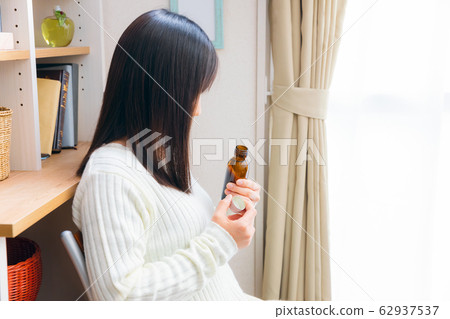 女人喝能量飲料副本空間 62937537