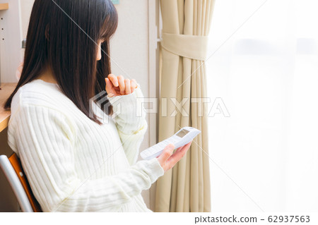 Woman to calculate worried copy space Woman to calculate worried copy space 62937563