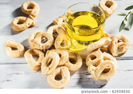 Taralli is a traditional Italian snack food typical of Puglia regional cuisine in wooden bowl. Ingredients: flour, white wine and olive oil. 62939830