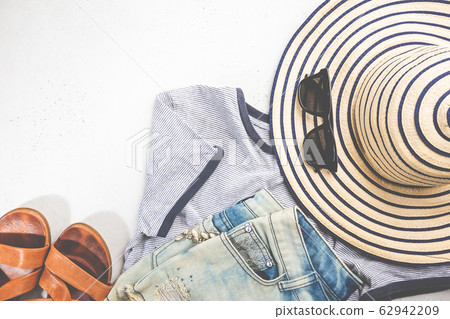 Summer holiday flat lay 62942209