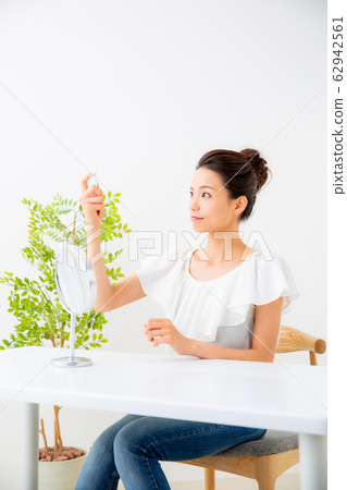 Young woman beauty image 62942561