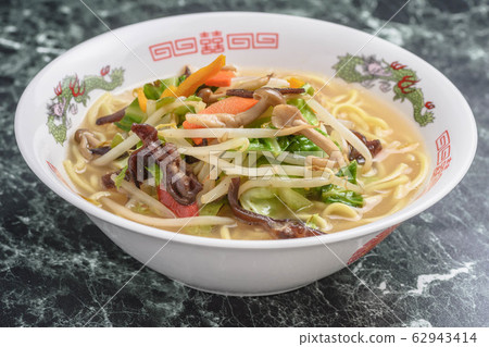 Vegetable ramen 62943414