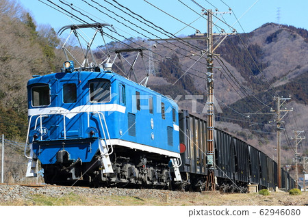 Free Images : track, train, lane, public transport, railways, seemed, db,  rail transport, railway tracks, electric locomotive, rail traffic, tilt  shift, s bahn, zugfahrt, land vehicle, rolling stock, metropolitan area  4608x3072 - 