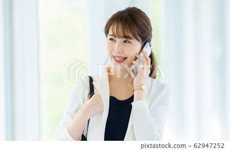 Business woman making phone call Business image Female employee Business woman making phone call Business image Female employee 62947252