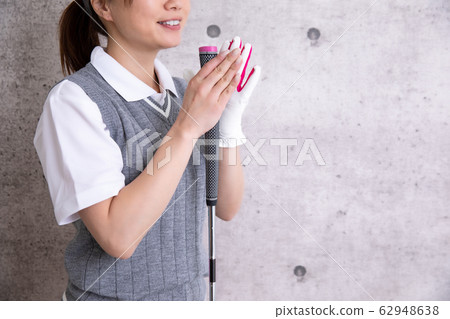 穿高爾夫球的女性 穿高爾夫球的女性 62948638