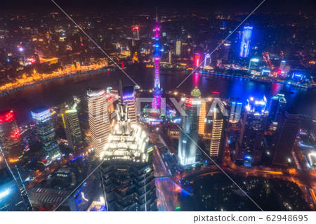 << Shanghai >> Night view of downtown Shanghai, the center of the Chinese economy 62948695