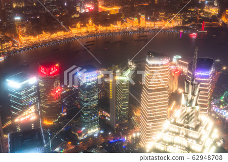<< Shanghai >> Night view of downtown Shanghai, the center of the Chinese economy 62948708