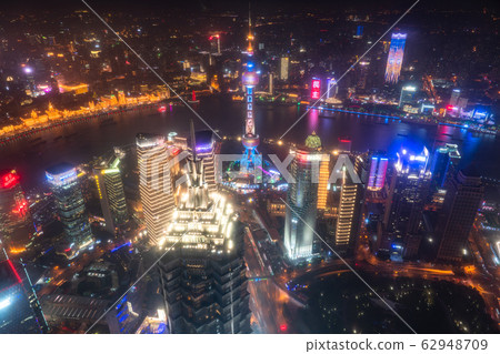 <<上海>>中國經濟中心上海市中心的夜景 62948709