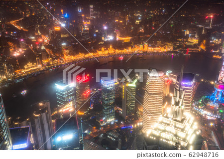 << Shanghai >> Night view of downtown Shanghai, the center of the Chinese economy 62948716