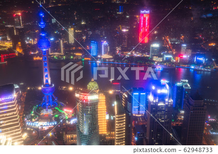 << Shanghai >> Night view of downtown Shanghai, the center of the Chinese economy 62948733