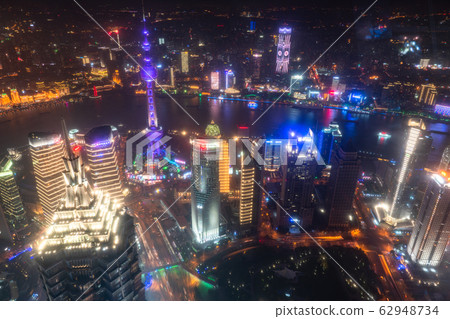 << Shanghai >> Night view of downtown Shanghai, the center of the Chinese economy 62948734