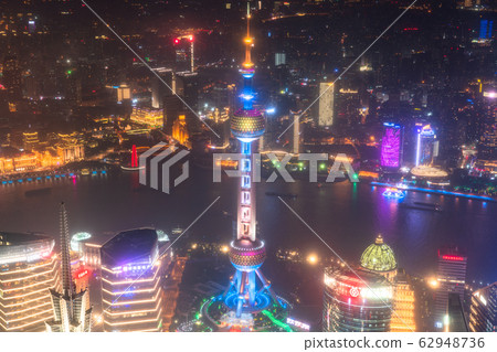 << Shanghai >> Night view of downtown Shanghai, the center of the Chinese economy << Shanghai >> Night view of downtown Shanghai, the center of the Chinese economy 62948736