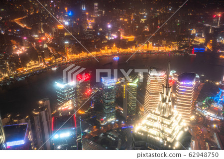 <<上海>>中國經濟中心上海市中心的夜景 62948750