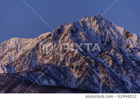Kashima Yarigatake in the morning sun Kashima Yarigatake in the morning sun 62948832