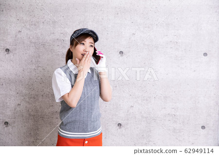 穿高爾夫球的女性 穿高爾夫球的女性 62949114