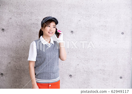 穿高爾夫球的女性 穿高爾夫球的女性 62949117
