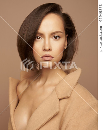 Fashion beautiful lady in beige coat 62949888