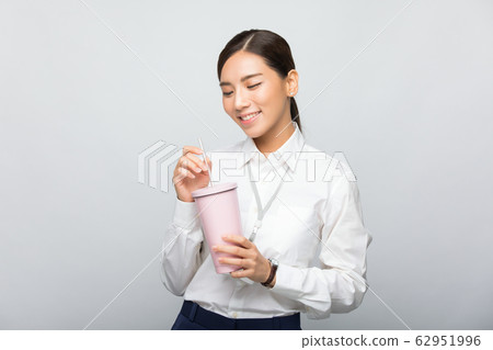 商務美容公司員工午休時間 商務美容公司員工午休時間 62951996
