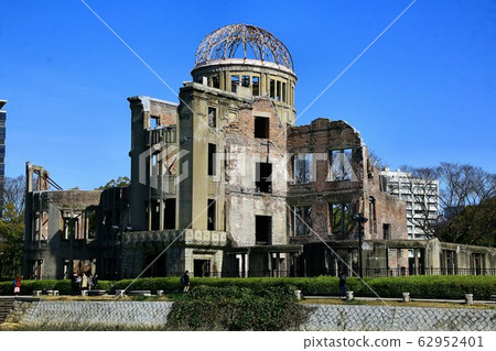Atomic bomb dome that conveys the disaster of the atomic bombing to the present day Atomic bomb dome that conveys the disaster of the atomic bombing to the present day 62952401