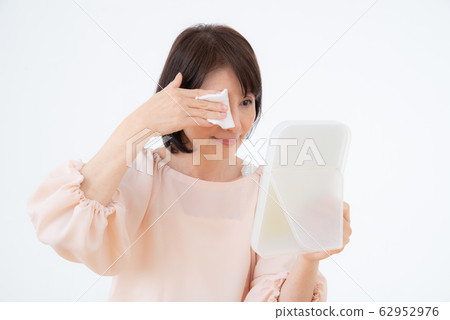 Senior woman 62952976