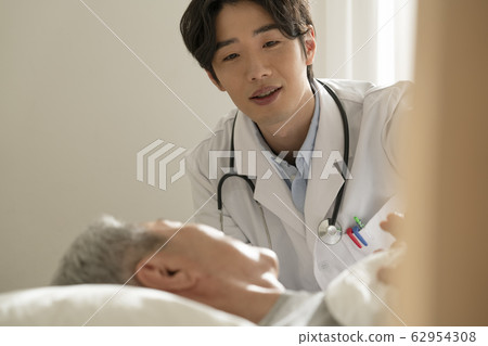 Medical, men, hospital 62954308