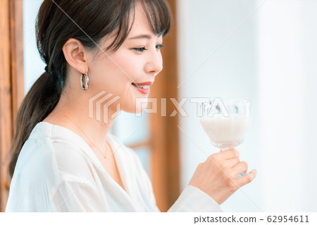 婦女腸道活性免疫乳製品酸奶 婦女腸道活性免疫乳製品酸奶 62954611