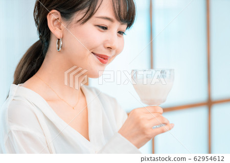 婦女腸道活性免疫乳製品酸奶 婦女腸道活性免疫乳製品酸奶 62954612