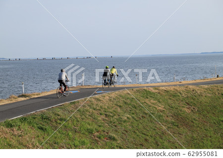Cyclists running near Tsukuba Kasumigaura Rinrin Road and Kasumigaura Bridge 62955081