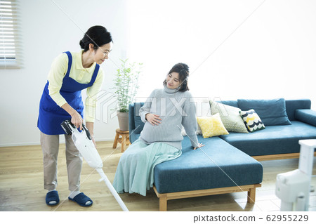孕婦和家庭傭工 孕婦和家庭傭工 62955229