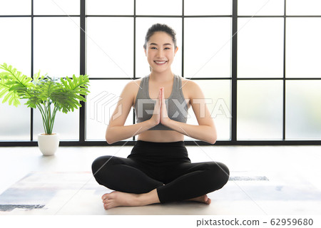 健康女性鍛煉健身瑜伽可能 62959680