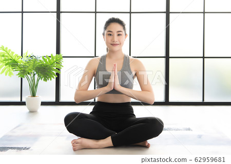 健康女性鍛煉健身瑜伽可能 健康女性鍛煉健身瑜伽可能 62959681