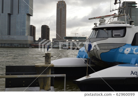 Sightseeing boat in Rotterdam, Netherlands 62960099