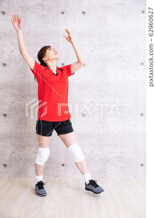 Woman playing volleyball Woman playing volleyball 62960627