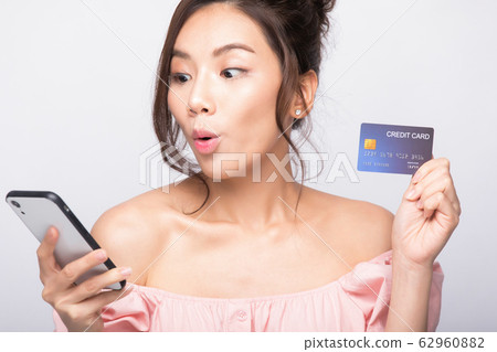 Woman beauty smartphone shopping EC Woman beauty smartphone shopping EC 62960882