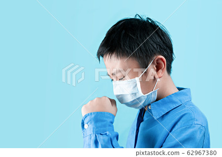 Little boy wearing healthy masks for protect virus 62967380