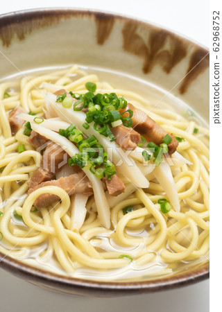 Yaeyama soba noodles 62968752