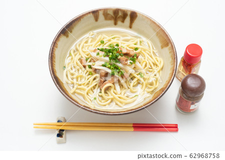 Yaeyama soba noodles 62968758