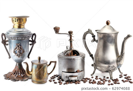 Old coffee pot, samovar, grinder coffee and beans 62974088