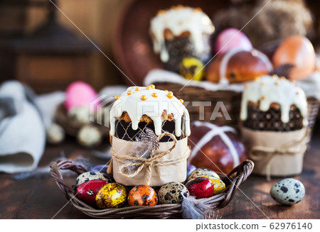 Holiday Easter cakes, hot cross buns and colorful Holiday Easter cakes, hot cross buns and colorful 62976140