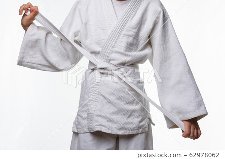 Stages of correct tying of the belt by a teenager 62978062