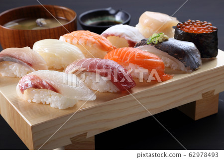 Nigiri sushi 62978493