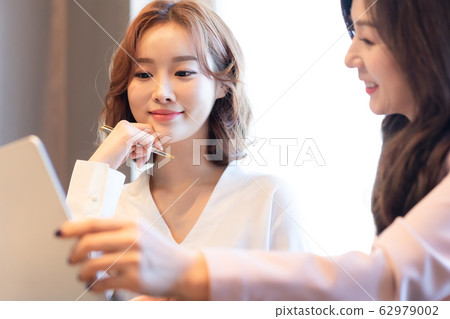 商業女性同事 62979002